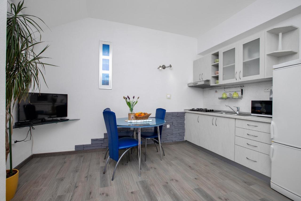 Apartments By The Sea Drasnice, Makarska - 2581 Екстер'єр фото